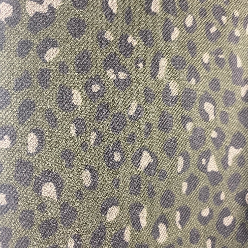 SPANX Look At Me Now Seamless Leggings in Olive Leopard - New, All Sizes - Picture 6 of 10